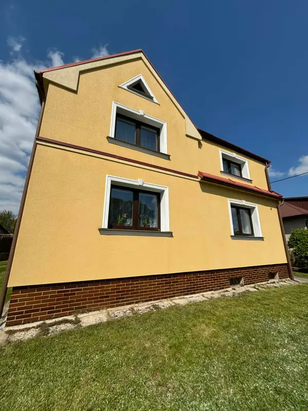 Baráček po nátěru fasády