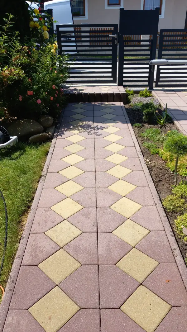 Zámková dlažba po vyčištění