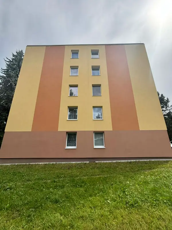 Panelák z boku po čištění