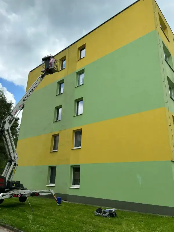 Čištění fasády bytového domu – srovnání